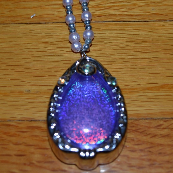 Disney Jr. Sofia the First Chutes & Ladders, figures, necklace - Picture 4 of 11